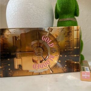 Jeffree Star Gold Eyeshadow Palette